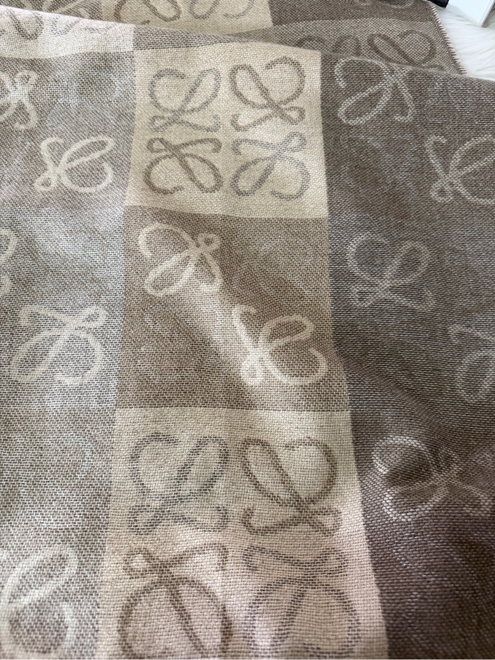 Loewe Beige Two-Tone Logo Cashmere Throw/Shawl Scarf. - Picture 10 of 16